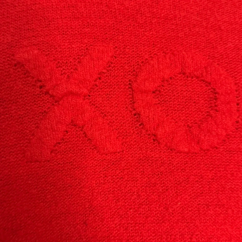 Marled by Reunited Clothing red sweater w/XOXO on front. Sz M. Preowned.